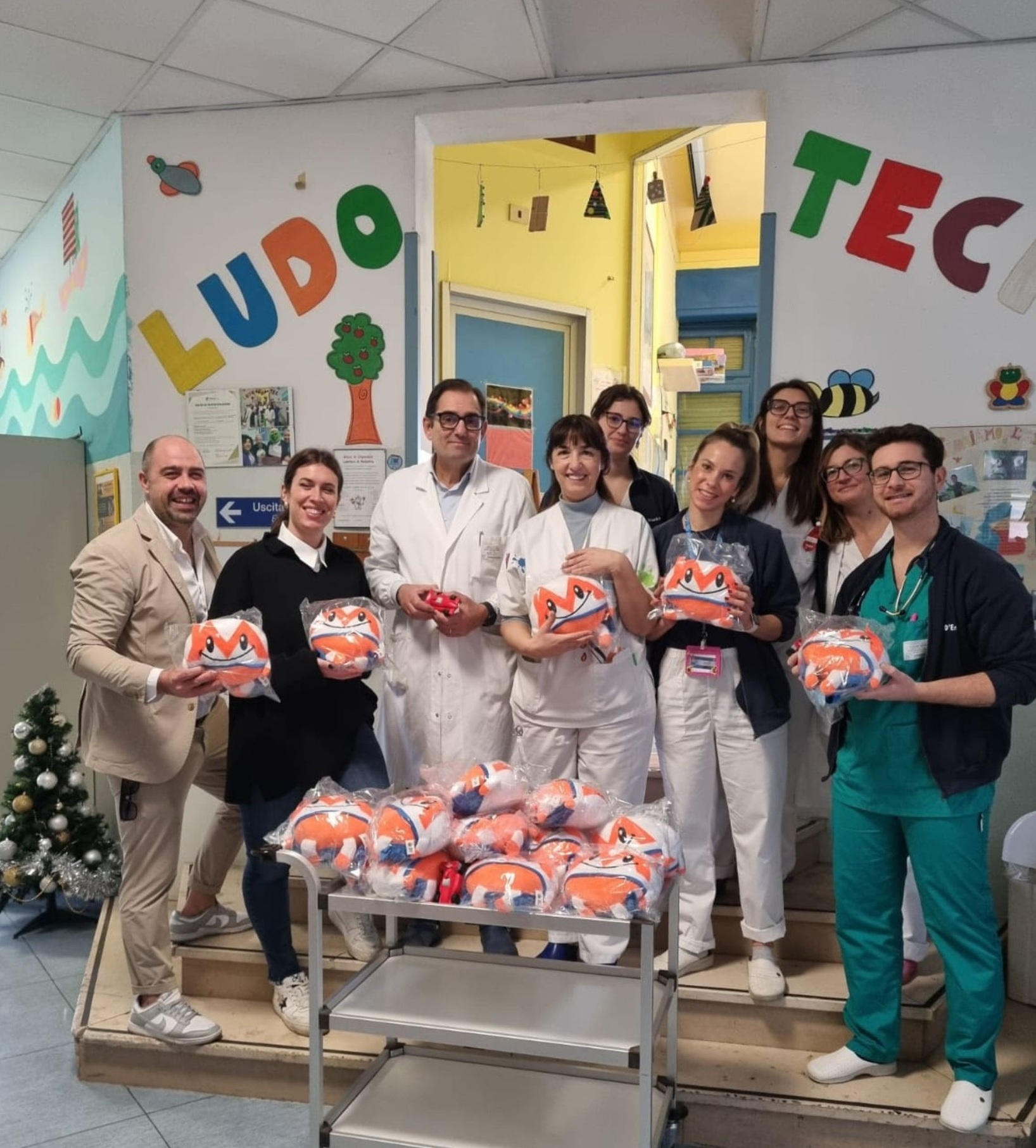 I doni di Mediatori Group ai bambini del Santa Chiara