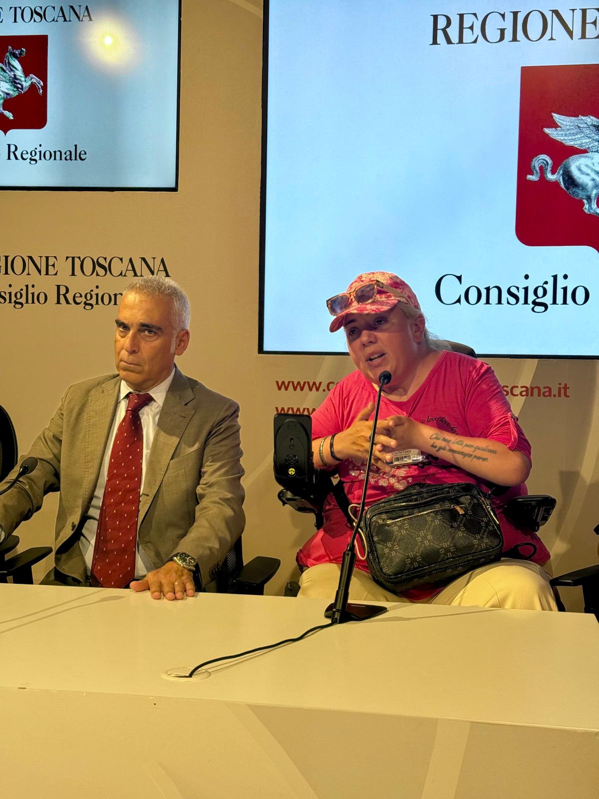 LA STORIA DI AMY, PETRUCCI E TOMASI (FDI): โAUTOLINEE TOSCANE ELIMINI SUBITO LA NORMA CHE PREVEDE, PER I SOLI DISABILI, LA PRENOTAZIONE DEL SERVIZIO 48 ORE PRIMAโ
