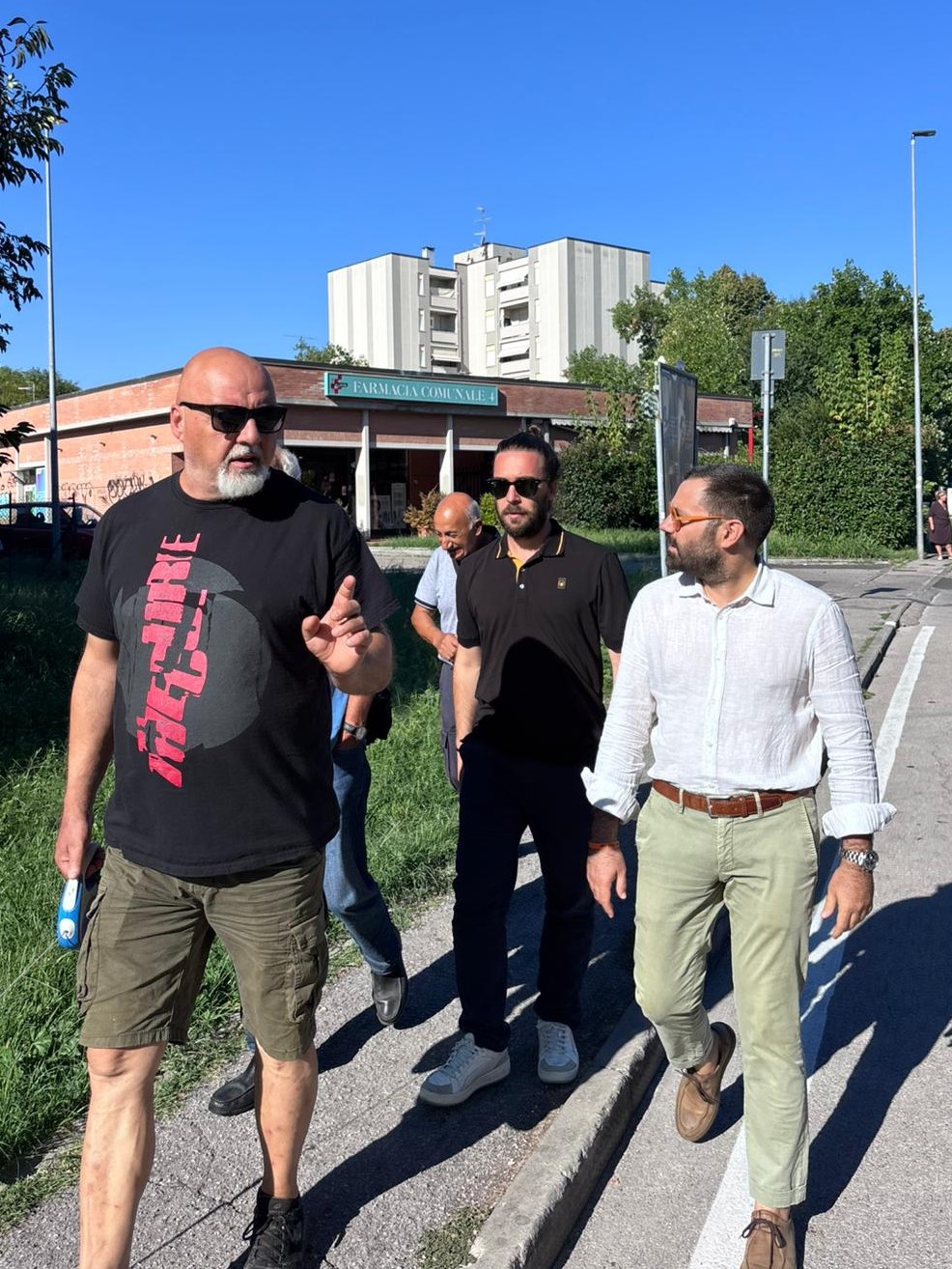 Erba alta in alcune aree della cittร : la situazione e gli interventi in corso